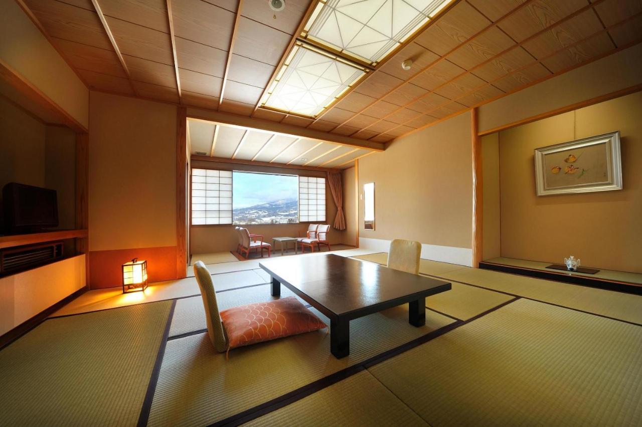Senkeien Tsukioka Hotel Kaminoyama Exterior foto